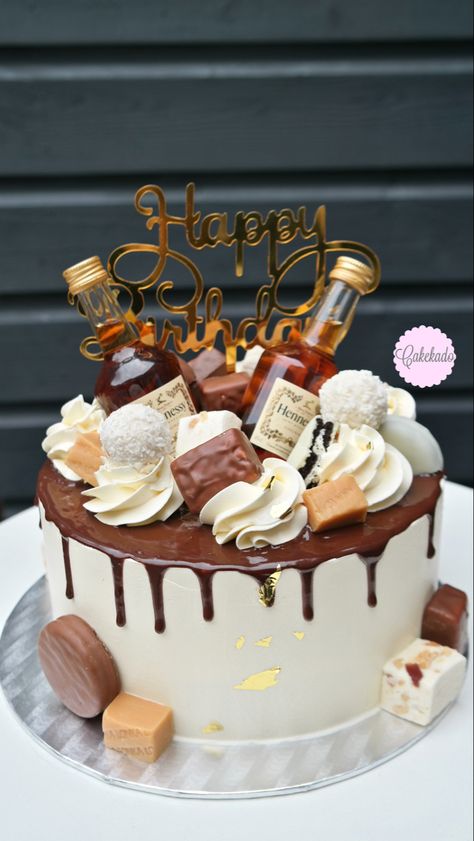 27th Birthday Cake For Him, 21st Birthday Cake With Alcohol Bottles, Hennesy Cake For Him, Hennessy Party Ideas Decor, Liquor Birthday Cake, Hennessy Cake For Him, Liquor Cake Ideas, 24th Birthday Cake For Him, Alcohol Cake Ideas