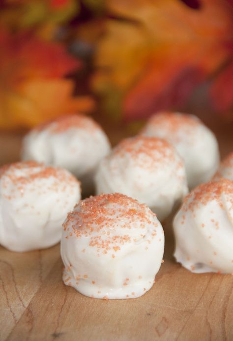 Pumpkin Spice Oreo Truffles Oreo Ball, Oreo Truffle, Oreo Balls, Recipe Cake, Oreo Truffles, Truffle Recipe, Pumpkin Dessert, Fall Desserts, Perfect Desserts