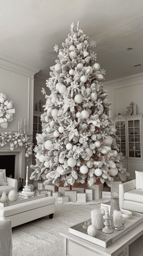 White Decorations On Christmas Tree, Christmas Trees Decorated In White, All White Christmas Tree Decor, All White Christmas Tree Ideas, White Theme Christmas Tree, White Christmas Tree Ideas Color Schemes, White Decorated Christmas Tree, White Tree Decor, All White Christmas Tree