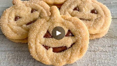 Seasonal Meals, Pumpkin Shapes, Cookie Sandwiches, Halloween Sugar Cookies, Halloween Cookie, Spooky Treats, Halloween Goodies, Seasonal Food, Pumpkin Cookies