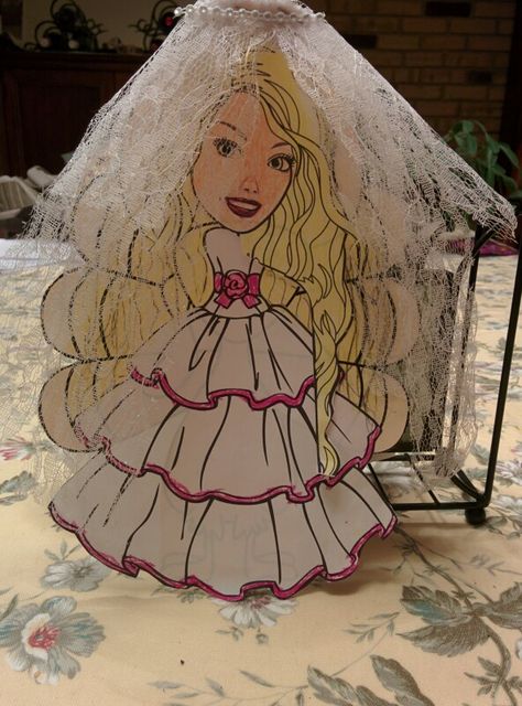 Turkey disguised as a Barbie bride. Turkey In Disguise Barbie, Barbie Turkey Disguise, Barbie Turkey, Turkey Disguised, Turkey Crafts Preschool, Disguise A Turkey Project, Tom The Turkey, Disguise A Turkey, Turkey Disguise Project