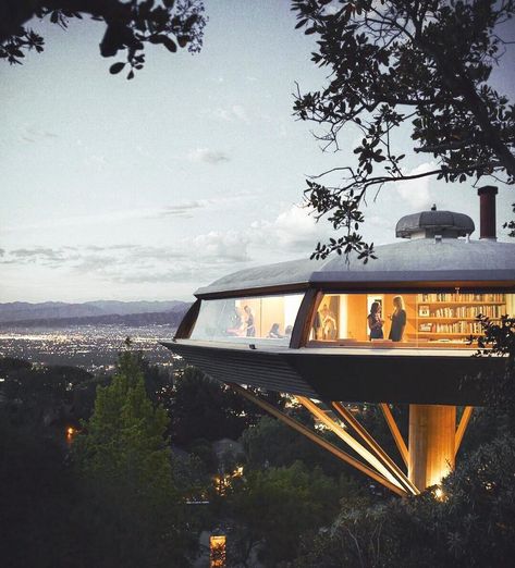 ReVision Furniture on Instagram: “John Lautner 1960. • • • • Via dc_hiller • • #californiamodern #modernarchitecture #modernism #archi #dreamhome #eichler…” Los Angeles Architecture, John Lautner, Modernist House, California Modern, Unusual Homes, Mid Century Architecture, Earthship, Los Angeles Homes, Mid Century House