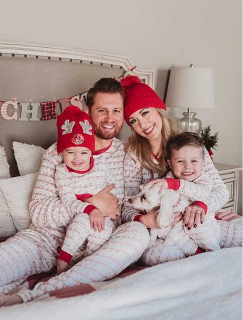 Christmas Pajama Pictures, Matching Christmas Jammies, Red Velvet Hair, Christmas Photography Family, Weekend Schedule, Christmas Family Photoshoot, Christmas Pjs Family, Christmas Card Pictures, Christmas Photo Ideas