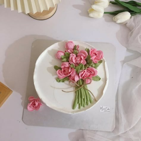 Floral Bento Cake, Flower Bouquet Cake, Cake For Mom, Cake Deco Ideas, Birthdays Cakes, Bolo Vintage, Birthday Cake For Mom, Candy Birthday Cakes, Floral Cakes