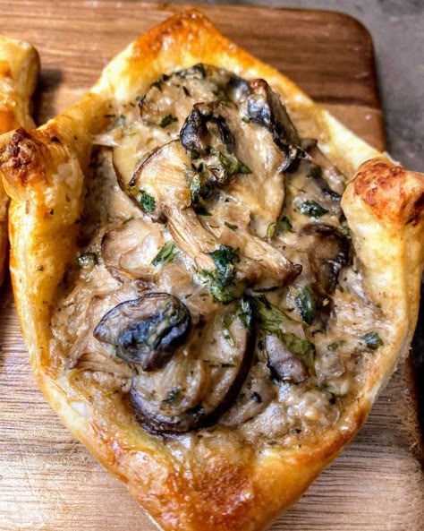 Mushroom, Shallot and Herbed Goat Cheese Tarts – Spice and Stiletto Mushroom Shallot, Goat Cheese Tarts, Herbed Goat Cheese, Goat Cheese Tart, Goat Cheese Recipes, Cheese Tarts, Traditional Dishes, Savory Tart, Puff Pastry Recipes