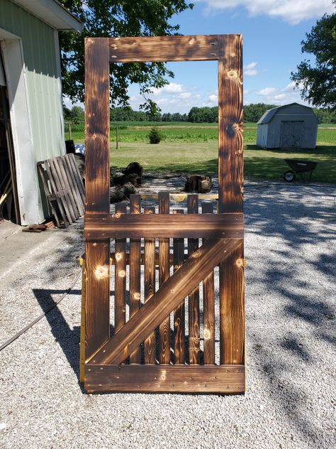 Gate From Pallet Wood, Rustic Gate Ideas, Homemade Screen Doors, Diy Door For Chicken Coop, Barn Porch Ideas, Wooden Screen Door Ideas, Craftsman Home Decor, Wood Burning Stoves Living Room, Recycled Door