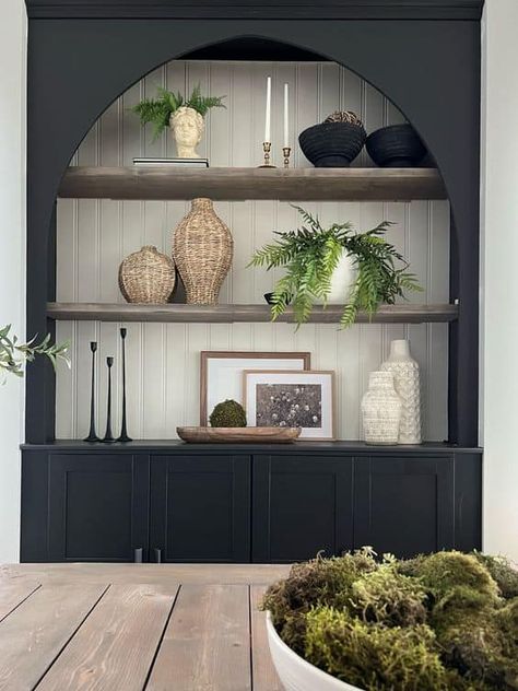 24 Dark and Moody Shelf Decor Ideas » Lady Decluttered Styling Bookshelves With Family Photos, Decorating Deep Shelves, Decorative Shelf Decor, Styling Shelves Living Room Built Ins, Built In Decor, Built In Shelf Decor, Bookshelves Display, Tv Den, Niche Decor