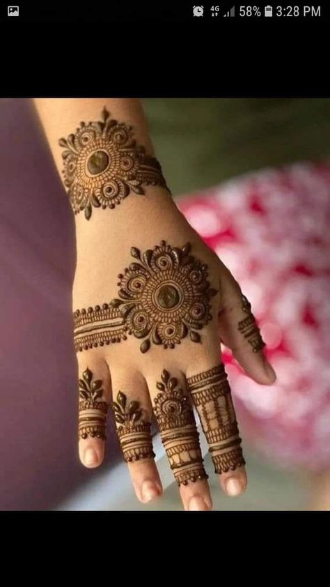 Simple Rose Design Mehendi, Aesthetic Mehendi Back Hands, Mehendi Designs For Hands Simple Palm, Mehendi Palm, Mehndi Kids, Mehendi Designs For Back Hands, Mehendi Back Hand, Inspo Henna, Henna Design Simple