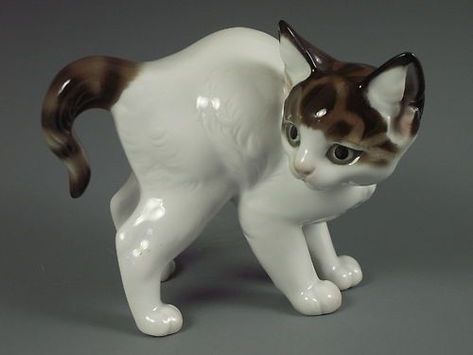 Antique Rosenthal porcelain figurine... German interpretation of the Siamese Ceramic Cats, Vintage Cat Figurines, Collectible China, Porcelain Animal, Cat Figurines, Lladro Figurines, Vintage Figurines, China Products, Cat Items