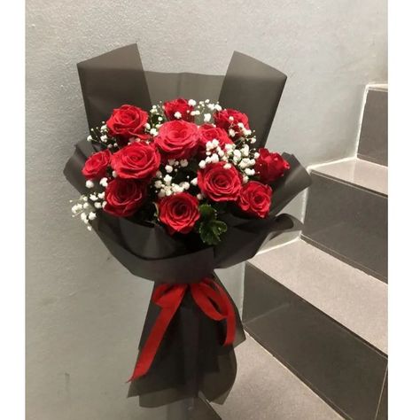 shiekhdeliveryhouse Sending Love Your Way Can Be Customize According To Your Own Theme/Colour//Size✓ Dm To Order Yours Now!♡ For More Details Conatct Us On WhatsApp 03135941000 or Dm Us! #lovegifts #gifts #giftsforher #giftsforhim #personalized gifts #personalisedgifts #uniquegifts #birthdaygifts #giftset #giftsforalloccasions #luxurygifts #giftsforgirls #giftshopping #gifts #greatgiftsideas #specialgifts #giftsforeveryone #couplegifts #giftsforwomen #bestgifts #lovegifts 10 Roses Bouquet, 20 Roses Bouquet, Happy Rose Day My Love, Simple Rose Bouquet, Red Rose Flower Bouquet, Bouquet Red Roses, Red Rose Bouquet Wedding, Small Bouquet Of Flowers, Red Flower Bouquet