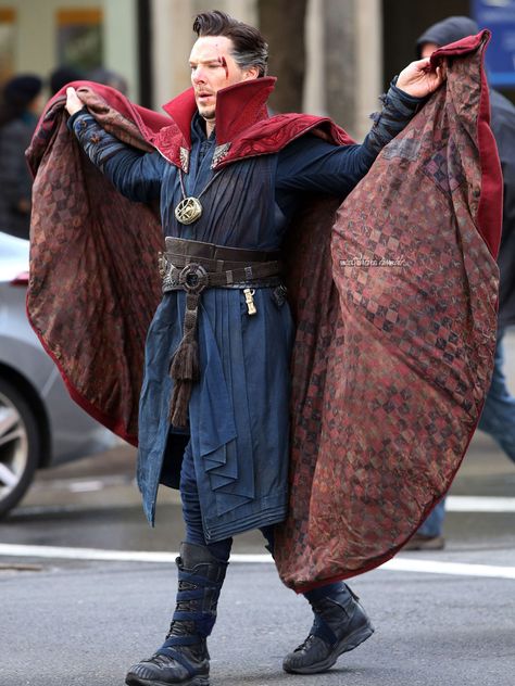 Dr Strange Costume, Mr Doctor, Cloak Of Levitation, Super Hero Shirts, Benedict Sherlock, Benedict Cumberbatch Sherlock, Teddy Boys, Dc Memes, Dr Strange