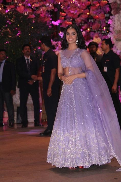 Lilac Sangeet Outfit, One Piece Dress For Engagement, Lilac Colour Lehenga, Lilac Desi Dress, Lilac Lengha Bridal, Lilac Lehenga Indian Weddings, Lilac Lehenga Bridal, Prom Lengha, Lilac Indian Outfit