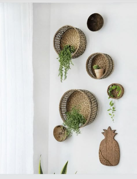 Moroccan Riad, Basket Wall Decor, Diy Kitchen Decor, Garden Art Projects, Macrame Plant Hangers, Outdoor Decor Backyard, Boho Home, Balcony Decor, Plant Wall