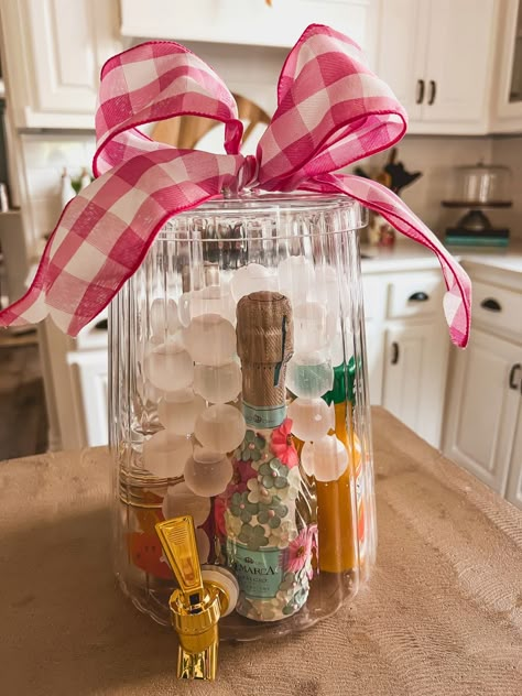 Mimosa Gift Basket Diy Cute Ideas, Margarita Basket Ideas, Pool Gift Basket, Margarita Gift Basket Ideas, Small Birthday Gift Ideas, Margarita Board, Margarita Basket, Small Gift Basket Ideas, Margarita Gift Basket