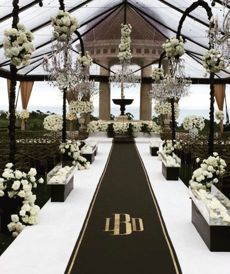 Black Aisle Runner, Aisle Runner Wedding, Wedding Ceremony Ideas, Black Gold Wedding, Dresses Spring, Black White Wedding, Aisle Runner, Wedding Aisle, Wedding Goals