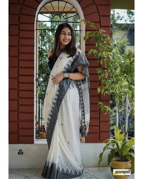 Saree Looks, Dhakai Jamdani Saree, Outfits Indian, Handloom Weaving, Cotton Silk Saree, Party Sarees, Indian Silk Sarees, Jamdani Saree, Trendy Sarees