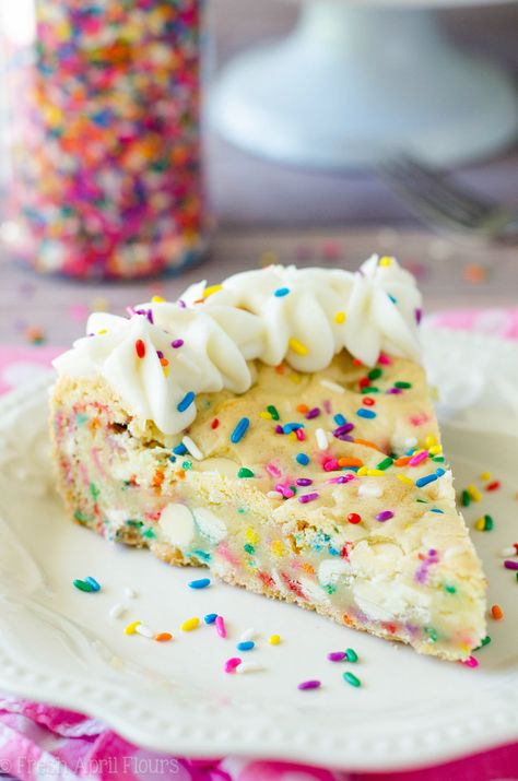 Funfetti Cake Cookies, Funfetti Cookie Cake, Sugar Cookie Cake Recipe, Sugar Cookie Cake, Oatmeal Raisin Cookies Chewy, Funfetti Cookies, Sugar Cookie Cakes, Cookie Cake Recipe, Funfetti Cake