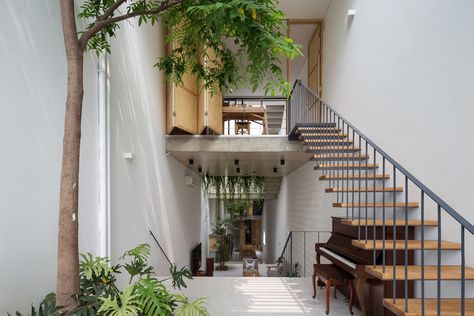 CH House / ODDO architects | ArchDaily Narrow House, Good House, City House, Family House, Residential Architecture, Architect Design, Large Windows, Elle Decor, Hanoi