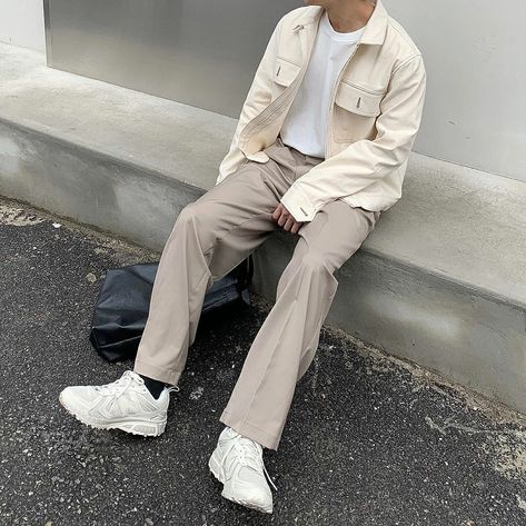 Styling Cream Trousers, Cream Jean Jacket Outfit, Cream Jacket Outfit Men, Cream Trousers Outfit, Cream Jacket Outfit, Summer Outfits Streetwear, Cream Jeans Outfit, Softboy Outfits, Balenciaga Outfit