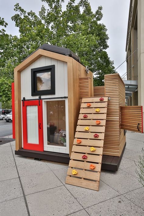 Modern Playhouse, Kids Playhouse Outdoors, Kids Backyard Playground, Diy Playhouse, Backyard Playhouse, Build A Playhouse, Tree House Kids, Kids Outdoor Play, Playhouse Outdoor