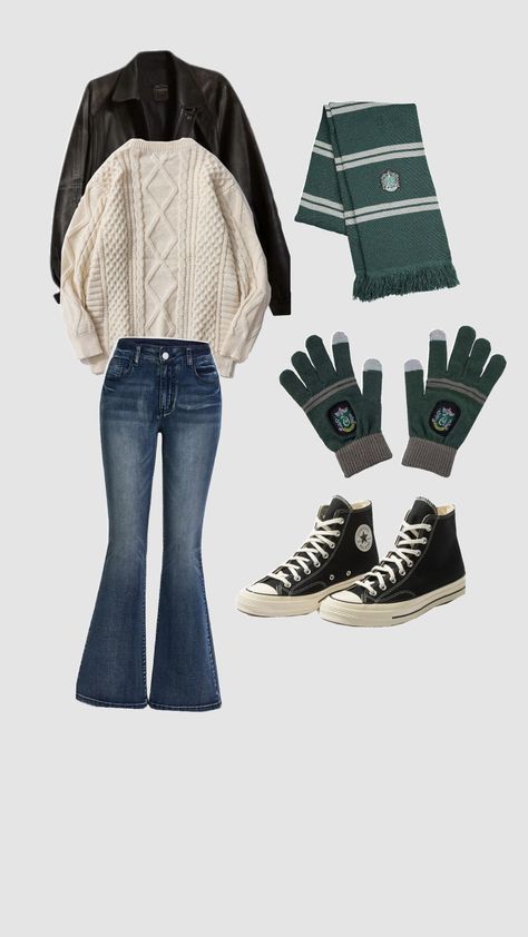 Slytherin quidditch match Quidditch World Cup Outfit, Harry Potter Merch Aesthetic, Hogwarts Outfits Slytherin, Slytherin Clothes Aesthetic, Slytherin Outfits Aesthetic, Slytherclaw Aesthetic, Cute Slytherin Outfits, Hogwarts Clothes, Slytherin Style