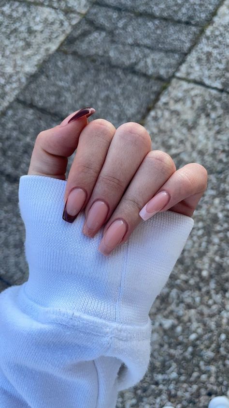 School Nails Almond, Nails Inspo Ballerina, Back To School Nails Almond, Nail Ideas August, Nail Inspo Neutral, Nails Cute Simple, Fall Nails Cute, Almond Nails White, Halloween Nails Short