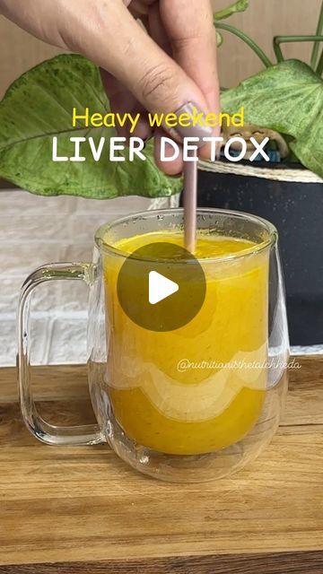 Hetal Chheda - Nutritionist/Dietitian on Instagram: "LIVER DETOX, best for fatty liver/ after a heavy eating weekend/ travel/ alcohol/ate too much fried food.  Need more help? Want to lose 2-3 kgs in 15 days then DM me for the 15 days detox/Reset plan  Why It Helps: This drink has all the ingredients that aids liver health. It promotes digestion, reduces inflammation, and boosts metabolism. Ginger and turmeric are known for their anti-inflammatory properties, while apple cider vinegar supports liver detoxification.  Combined with a clean diet and daily exercise, this remedy can work wonders!  3 Important Steps: Walk for 30 minutes daily Maintain a clean, balanced diet Drink this liver-cleansing elixir every morning or before bedtime  Ingredients: 1 cup hot water 1 inch crushed ginger 1/4 t Healthy Liver Diet Recipes, Liver Detox Cleanse From Alcohol, Detox Morning Drink, Liver Diet Plan, Turmeric And Black Pepper, Liver Detox Drink, Healthy Liver Diet, Liver Cleansing, Nutritionist Dietitian