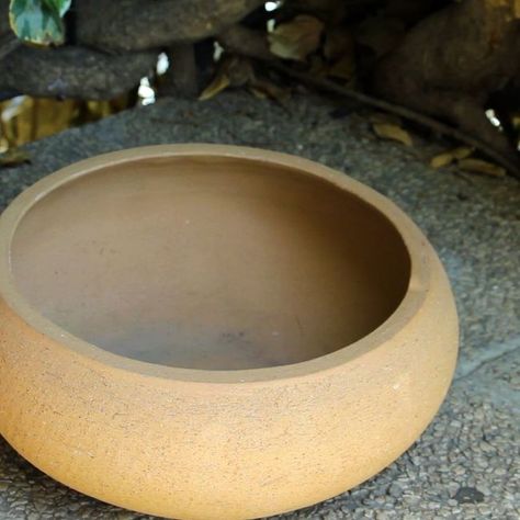 portable fire pit Diy Outdoor Fire Pit, Large Terracotta Pots, Portable Fire Pit, Small Terracotta Pots, Brick Fire Pit, Fire Pit Ideas, Cool Fire Pits, Portable Fire Pits, Stone Fire Pit