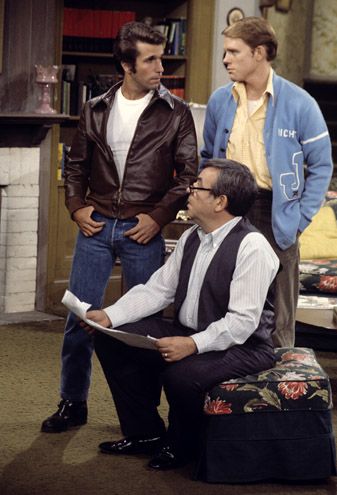 Fonzie, Richie and Mr. Cunningham Happy Days Tv Show, Fonzie Happy Days, Henry Winkler, Test Pattern, The Fonz, 80 Tv Shows, Tv Vintage, Theatre Actor, Classic Comedies