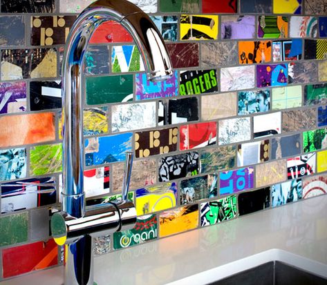 Backsplash from recycled skateboards that the Art of Board in California, turns into tiles Creative Kitchen Backsplash, Colorful Tile, Creative Tile, Diy Kitchen Backsplash, Green Apartment, Unique Backsplash, Skateboard Wall Art, Recycled Skateboards, Mosaic Backsplash