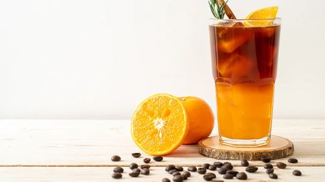 Coffee And Lemon, Coffee Tonic, Orange Juice Drinks, Citrus Drinks, Nitro Coffee, Unique Drink, Lemon Benefits, Orange Coffee, Coffee Store