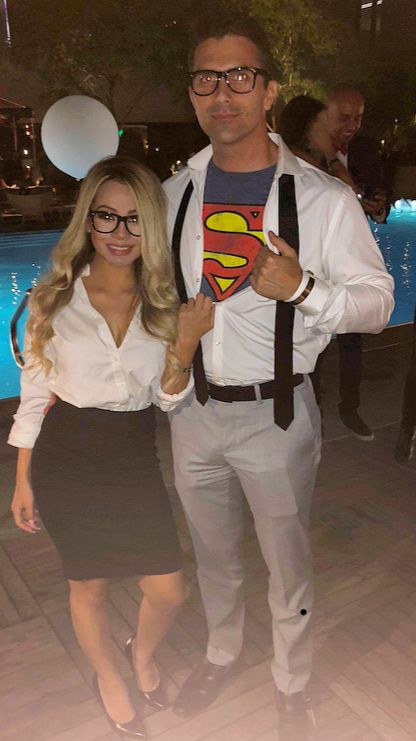 Lois And Clark Costumes, Louis Lane Costume, Love Boat Costume Ideas, Clark Kent And Lois Lane Costume, Superman And Lois Lane Costume, Clark Kent And Lois Lane, Last Minute Costume Ideas Men, Iconic Couples, Clark Kent Halloween Costume