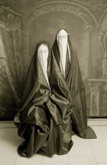 . Steve Mccurry, We Are The World, Contemporary Photography, Old Photos, Vintage Photos, Veil, Art Photography, Statue, Black And White