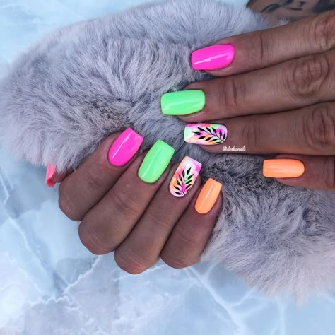 Bright Summer Almond Nails, Nail Art Fluo Summer, Bright Colorful Nails, Fun Neon Nails, Trees Nails, Bright Gel Nails, Summer Nails Neon, Bright Nail Designs, Tropical Nails