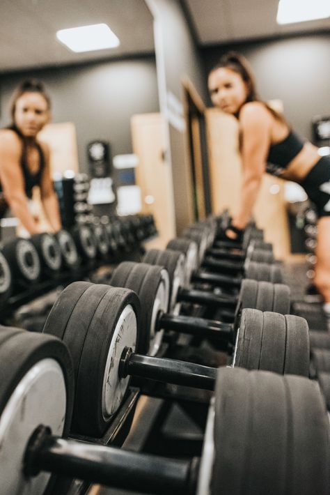 Gym Photoshoot Women, Gym Photography Women, Athletic Photoshoot, Fitness Shoot Ideas, Women Fitness Photography, Workout Photoshoot, Gym Photoshoot, Fitness Branding, Video Sport