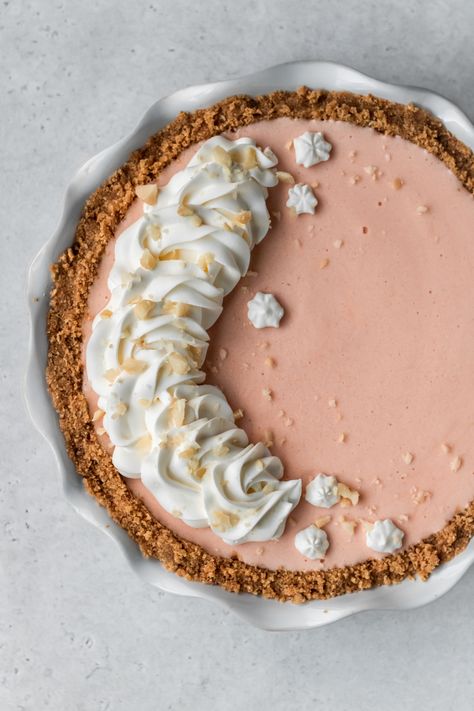 Guava cloud chiffon pie with a graham cracker macadamia nut crust in a pie dish Guava Desserts, Guava Cake, Guava Recipes, Pie In The Sky, Macadamia Nut, Pie Tart, Pies And Tarts, Pie Dessert, Graham Cracker Crust