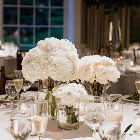 Rose Bouquet Centerpieces, Wedding Table Bouquets, Modern White Centerpiece Wedding, Cluster Flower Arrangements, White Wedding Flowers Hydrangeas, White Flower Wedding Reception, Wedding Roses Decorations, Table Bouquet Floral Arrangements, Roses For Wedding