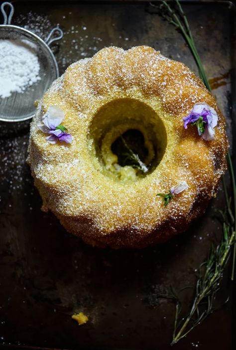 Cake With Lavender, Olive Oil Cake Recipe, Lavender And Rosemary, Lavender Cake, Light Sauce, Lavender Recipes, Olive Oil Recipes, Culinary Lavender, Oil Cake