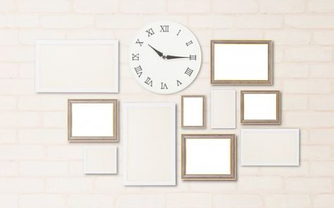 Gallery Wall With Clock, Wall Collage With Clock, Clock Gallery Wall, Clock In Living Room, Wall With Clock, Marco Vintage, White Wall Clocks, Gallery Wall Layout, Family Photo Wall