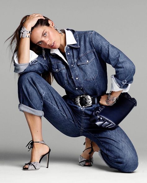 Sara Sampaio Rocks Denim Fashion for ELLE Italy Denim Photoshoot, Denim Studio, Denim Editorial, Sara Sampaio, Denim Day, Denim Trends, Fashion Photography Editorial, Fashion Weeks, How To Pose