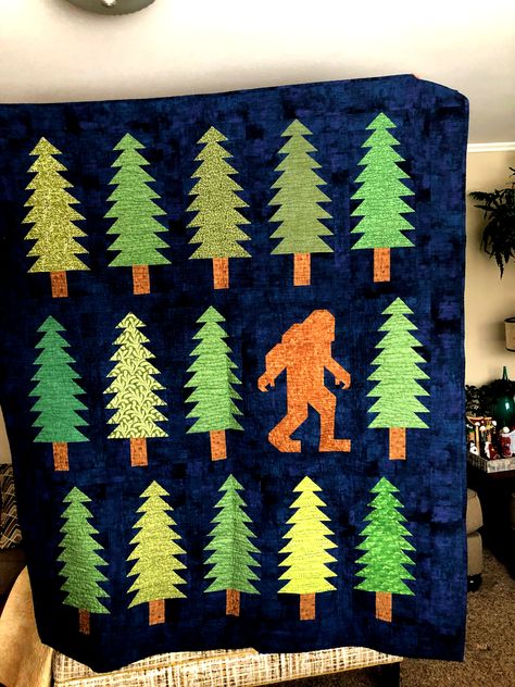 Bigfoot Quilt Free Pattern, Sasquatch Quilt, Bigfoot Quilt, Adventure Quilt, Quilt Free Pattern, Boys Quilt Patterns, Sewing Quilts, Quilt Retreat, Tshirt Quilt