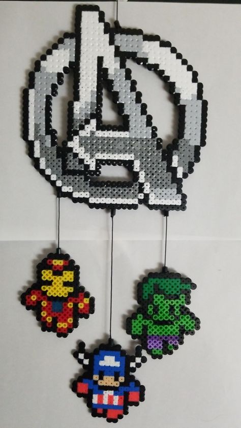 Perler Crafts Projects, Hama Beads Dreamcatcher, Perler Beads Marvel, Avengers Perler Beads, Marvel Perler Bead Patterns, Marvel Perler Beads, Spiderman Perler Beads, Avengers Perler, Hamma Beads Ideas