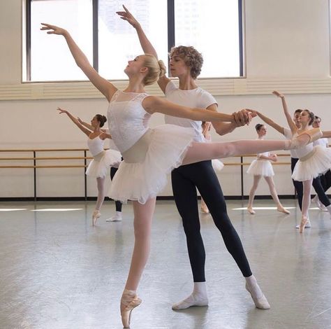 Studio A Magazine✨ on Instagram: “Some gorgeous photos of ballet students from around the world!!✨🩰🌏 1) School of American Ballet (USA) 2) Vaganova Ballet Academy…” School Of American Ballet, Ballet Couple, Ballet Pictures, Ballet Academy, Ballet Beauty, Ballet Inspiration, Ballet Art, Ballet School, Ballet Photos