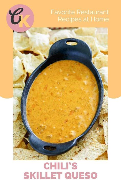 Chili Queso Dip is a tasty appetizer that's perfect for a party, Cinco de Mayo, and football food. Get the easy Chili's skillet queso copycat recipe with video and find out how to make the best skillet queso dip on the stovetop with only 2 ingredients. Skillet Queso Recipe, Queso Appetizers, Skillet Queso, Chilis Copycat Recipes, Queso Recipe, Easy Chili, Queso Dip, Copykat Recipes, Copycat Restaurant Recipes