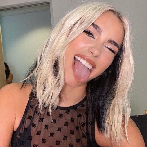 Chris Appleton, Corte Long Bob, Two Toned Hair, Blonde Hair Looks, Haircut And Color, Glitter Hair, Tone Hair, Hair Inspiration Color, Hair Inspo Color