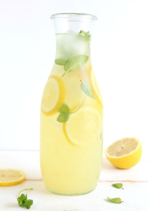 Infused Lemonade, Ginger Lemonade, Cute Romance, Ginger Recipes, Ginger And Honey, Healthy Holidays, Lemonade Recipes, Pretty Drinks, Lemonade Stand