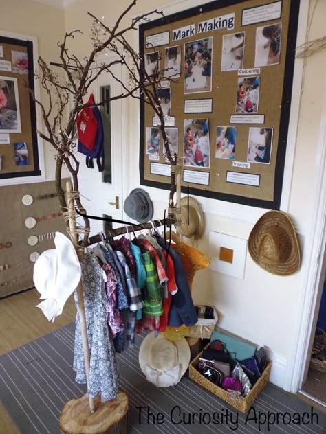 Reggio Emilia Cozy Corner, Dressing Up Area Eyfs, Curiosity Approach Eyfs Baby Room, Outdoors Eyfs, Curiosity Approach Eyfs, Atelier Ideas, Reggio Emilia Classroom, Reception Classroom, Curiosity Approach