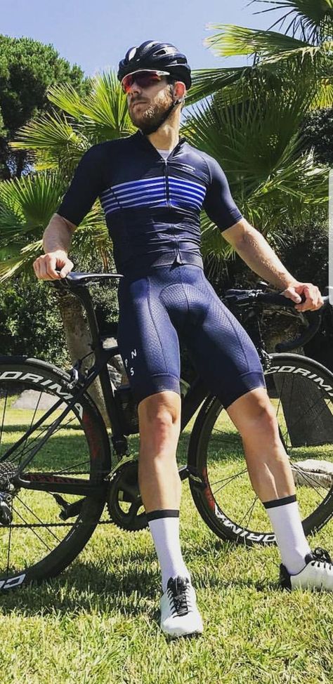 Mens Cycling Outfit, Cycling Apparel Men, Cycling Lycra, Cycling Attire, Rugby Shorts, Mens Leather Clothing, Hunks Men, Lycra Men, Cute White Guys