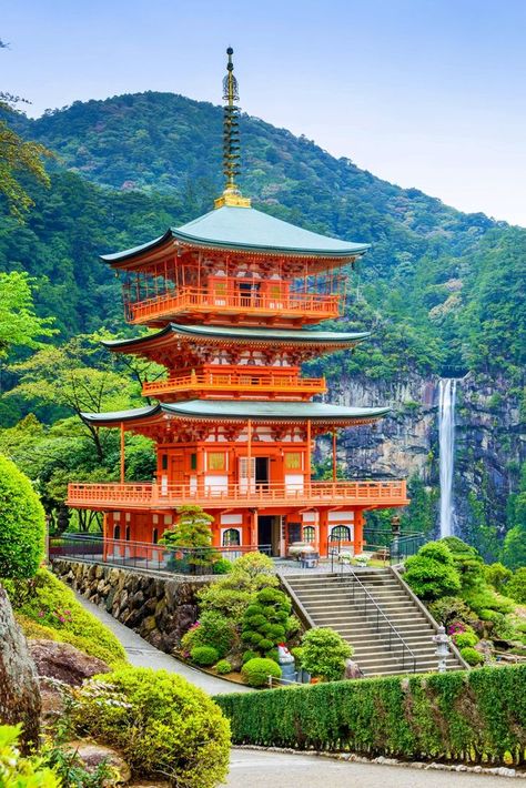 Nachi Falls, Architecture Photography Buildings, Tokyo Streets, Japan Temple, Holiday China, Japanese Tea Garden, Chinese Temple, Japan Architecture, Japanese Temple