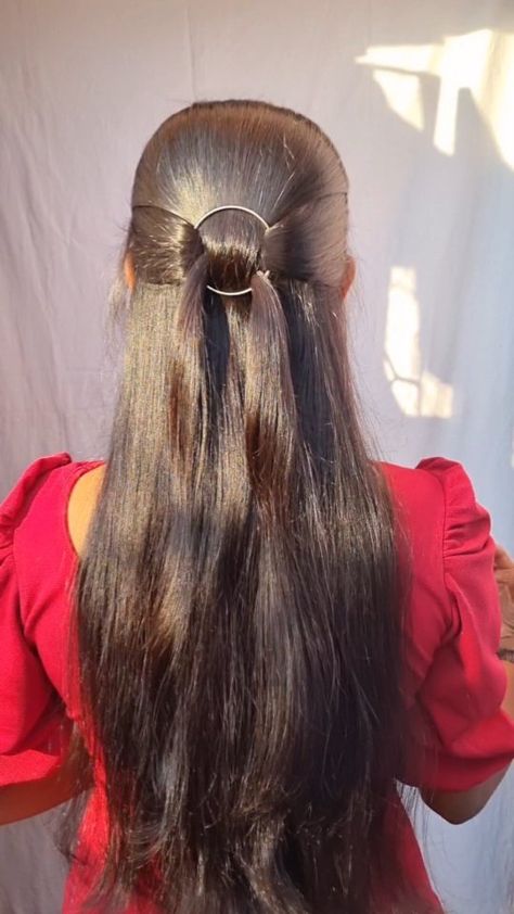 Nisha Ghosh | content creator | Try this easy hairstyle hack with bangle 🤗🔥 . . . . #hairstyleoftheday #hairart #hair #hacks #hairoftheday #hairdesign #hairstyle… | Instagram Dress Dizain, Banana Clip Hairstyles, Headband Braids, Simple Hairstyle For Saree, Hairstyle For Saree, Hair Accessories Updo, Claw Clip Hairstyle, Clip Hairstyle, Hair Style On Saree